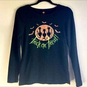 3 Cats black long sleeved Halloween graphic shirt bats pumpkin “trick or treat”
